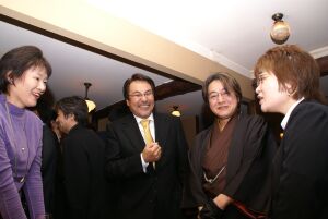 �������������q����