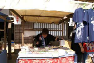 ���i�������