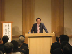 講演中