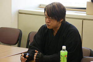 豆富小僧インタビュー中